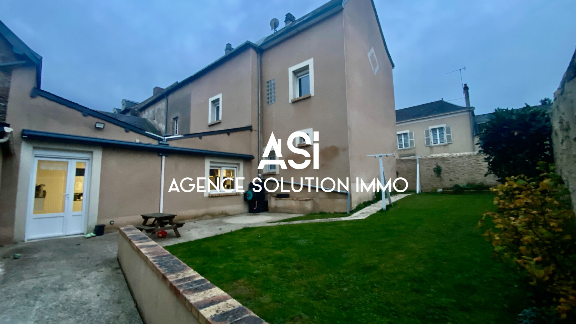 Maison  de bourg Grez En Bouère 9 pièce(s) 150 m2-7 chambres