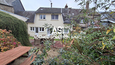 Maison de village  à Mantilly de 160 m2, 9 pièces, 6 chambres