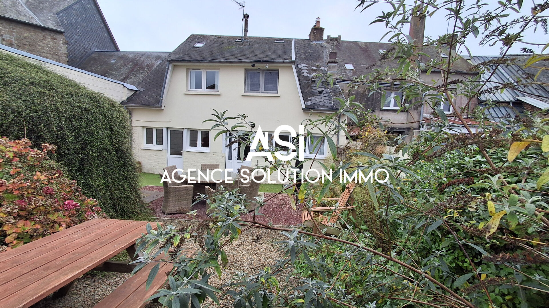 Maison de village  à Mantilly de 160 m2, 9 pièces, 6 chambres