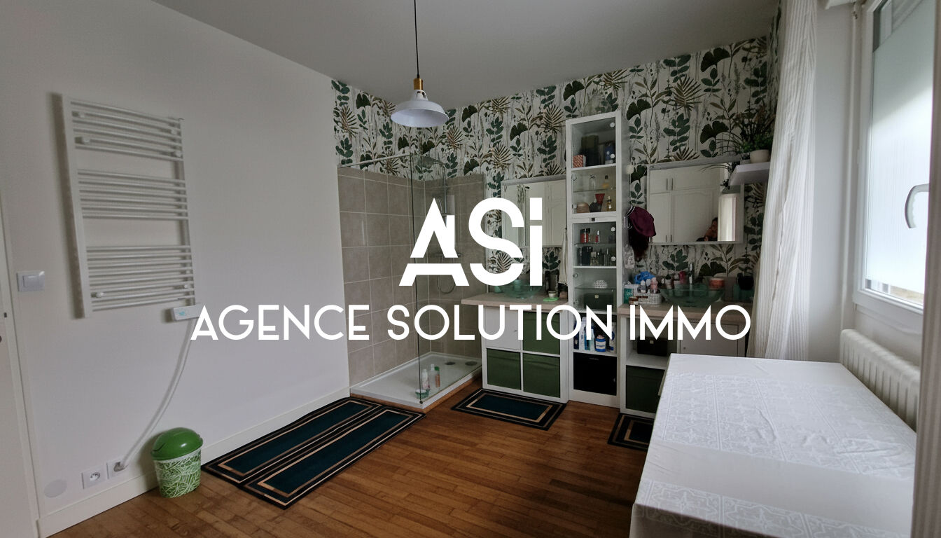 Maison en pierre 169 m² , Centre bourg de Brecé (à 3 km de Gorron)