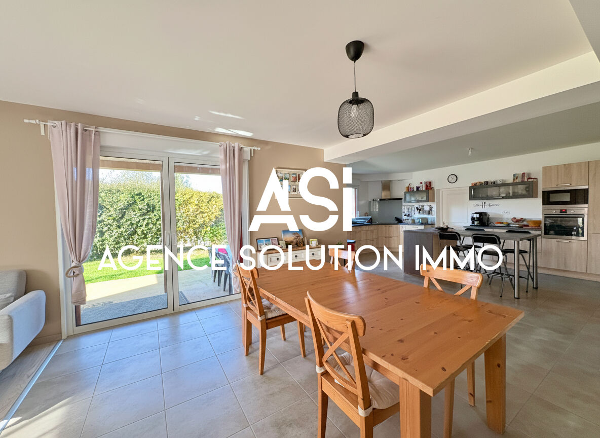 Maison Saint-pierre-la-cour 193m² 8 pièce(s) sur terrain clos de 627m².