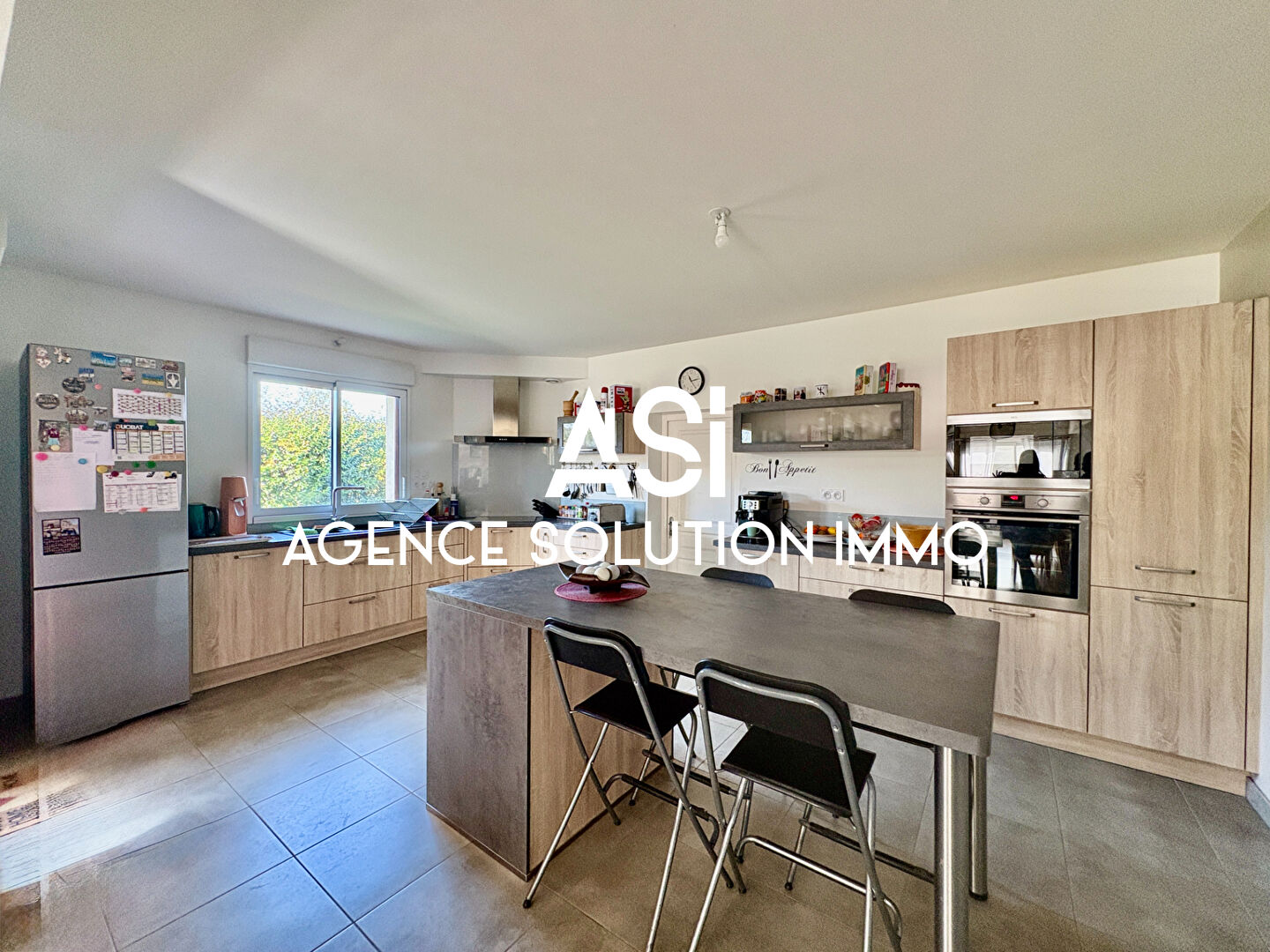 Maison Saint-pierre-la-cour 193m² 8 pièce(s) sur terrain clos de 627m².