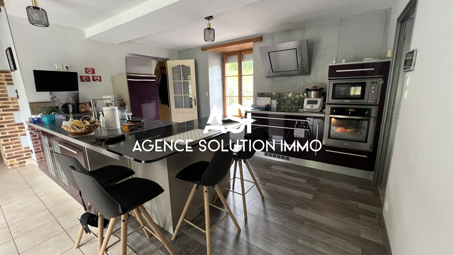 Maison de 120 m2 à la campagne sur une superficie totale de 5215 m2.