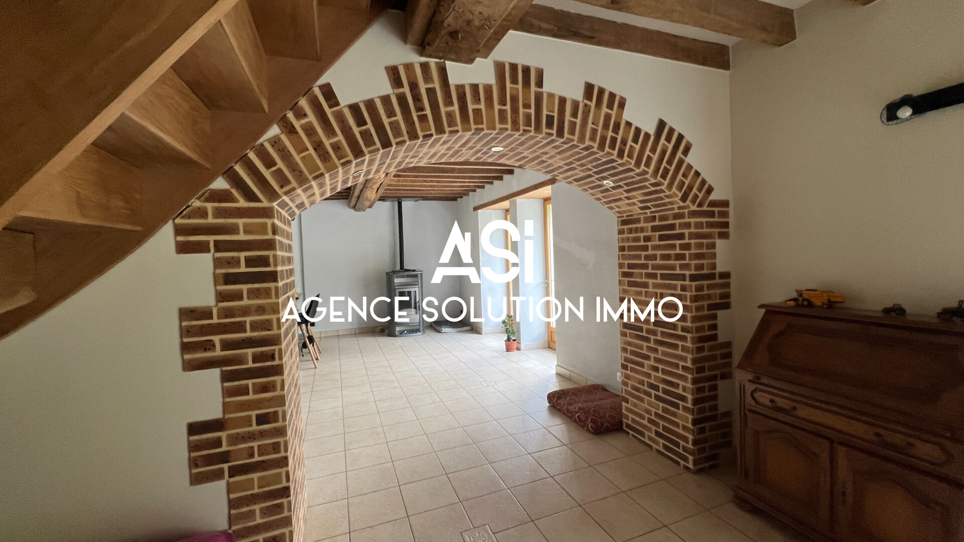 Maison de 120 m2 à la campagne sur une superficie totale de 5215 m2.