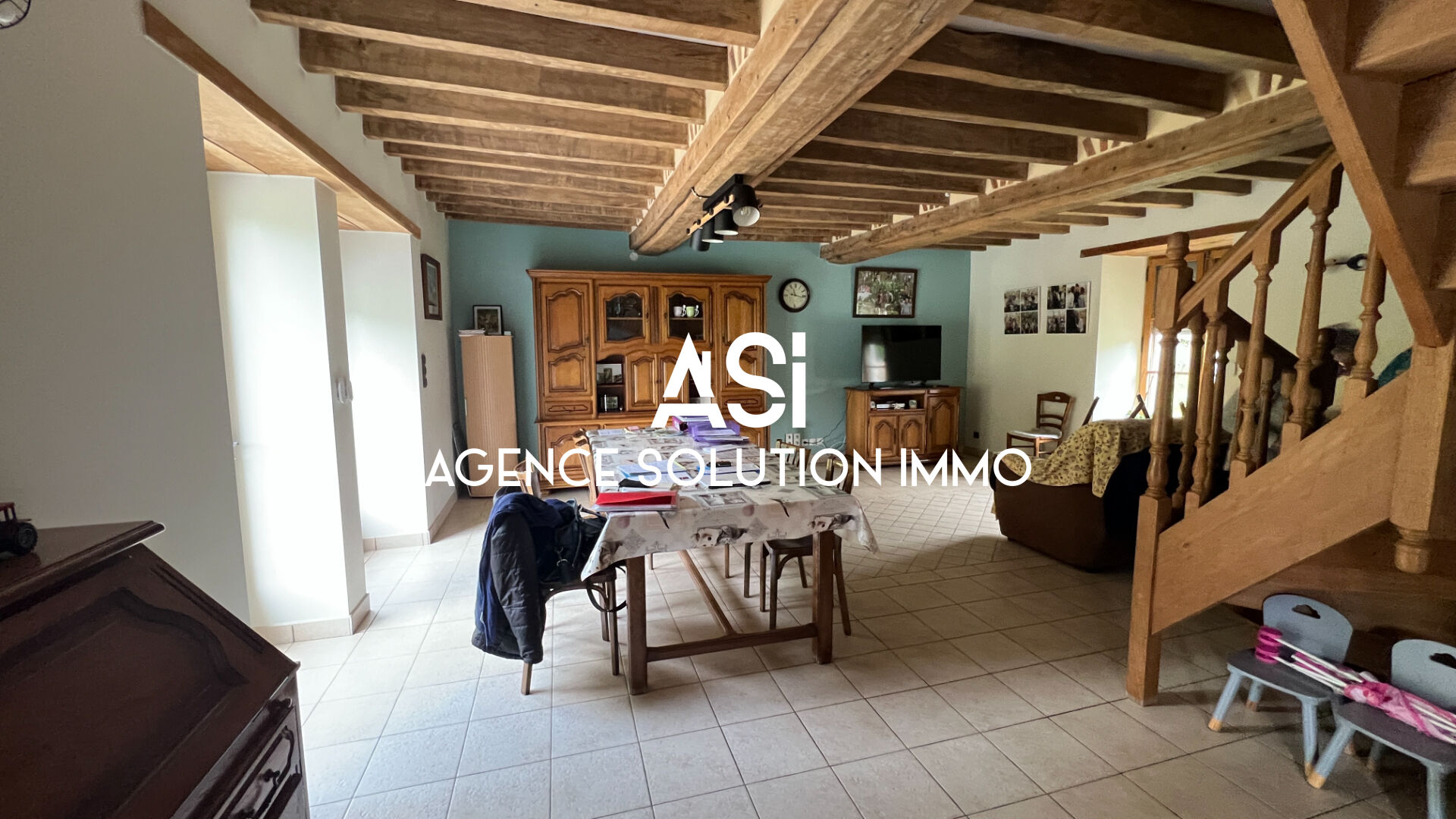 Maison de 120 m2 à la campagne sur une superficie totale de 5215 m2.