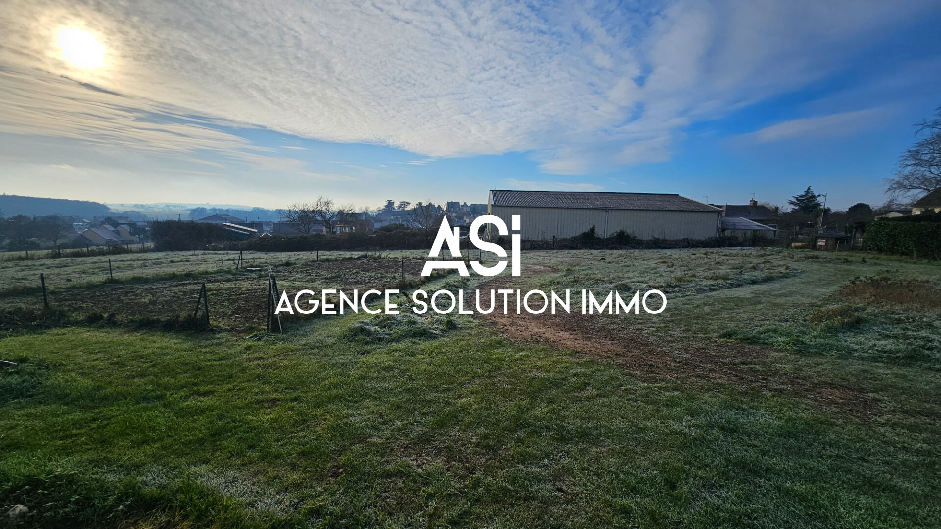 Terrain Constructible avec hangar-  St Denis D Orques 3040 m2