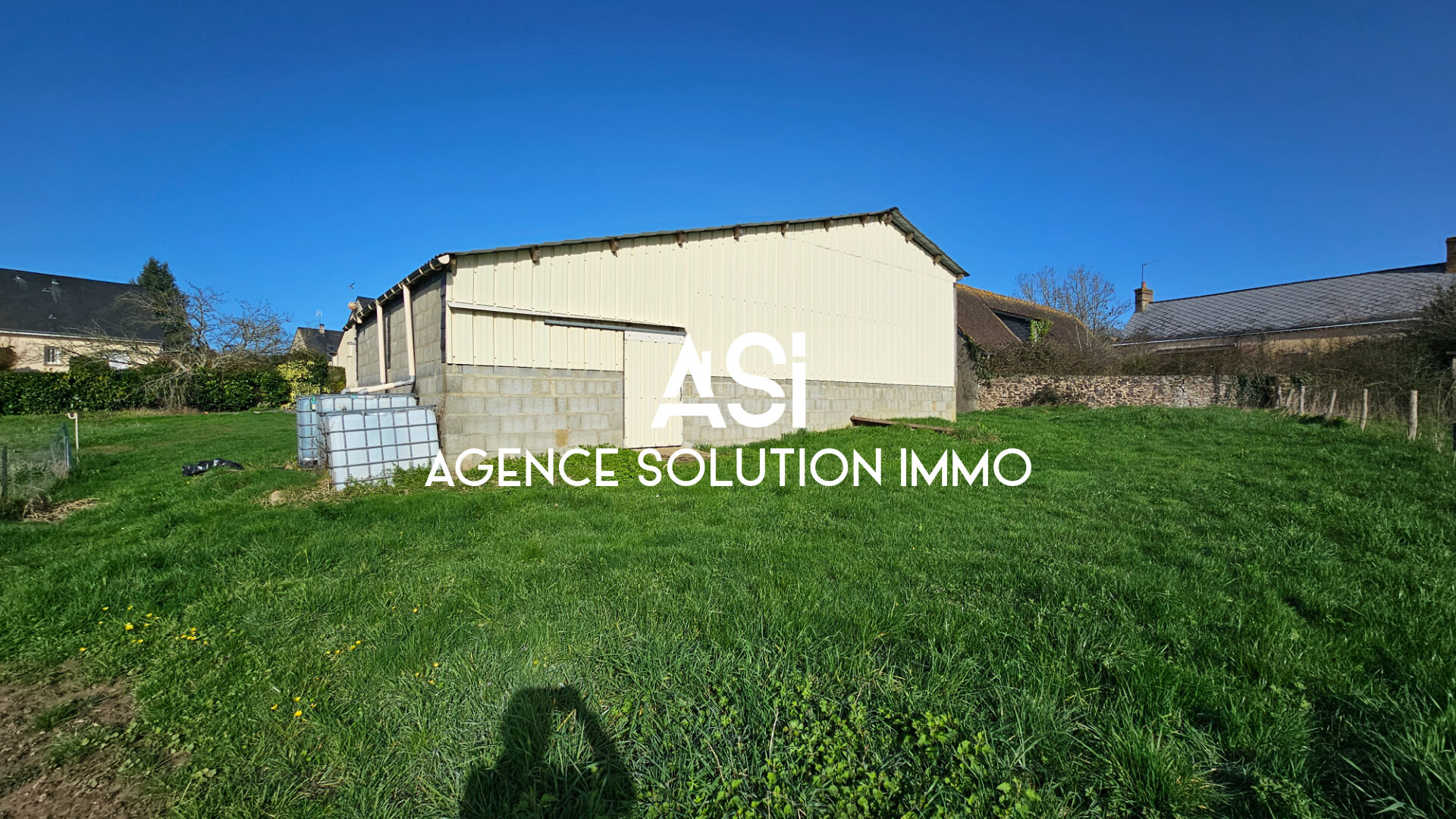 Terrain Constructible avec hangar-  St Denis D Orques 3040 m2