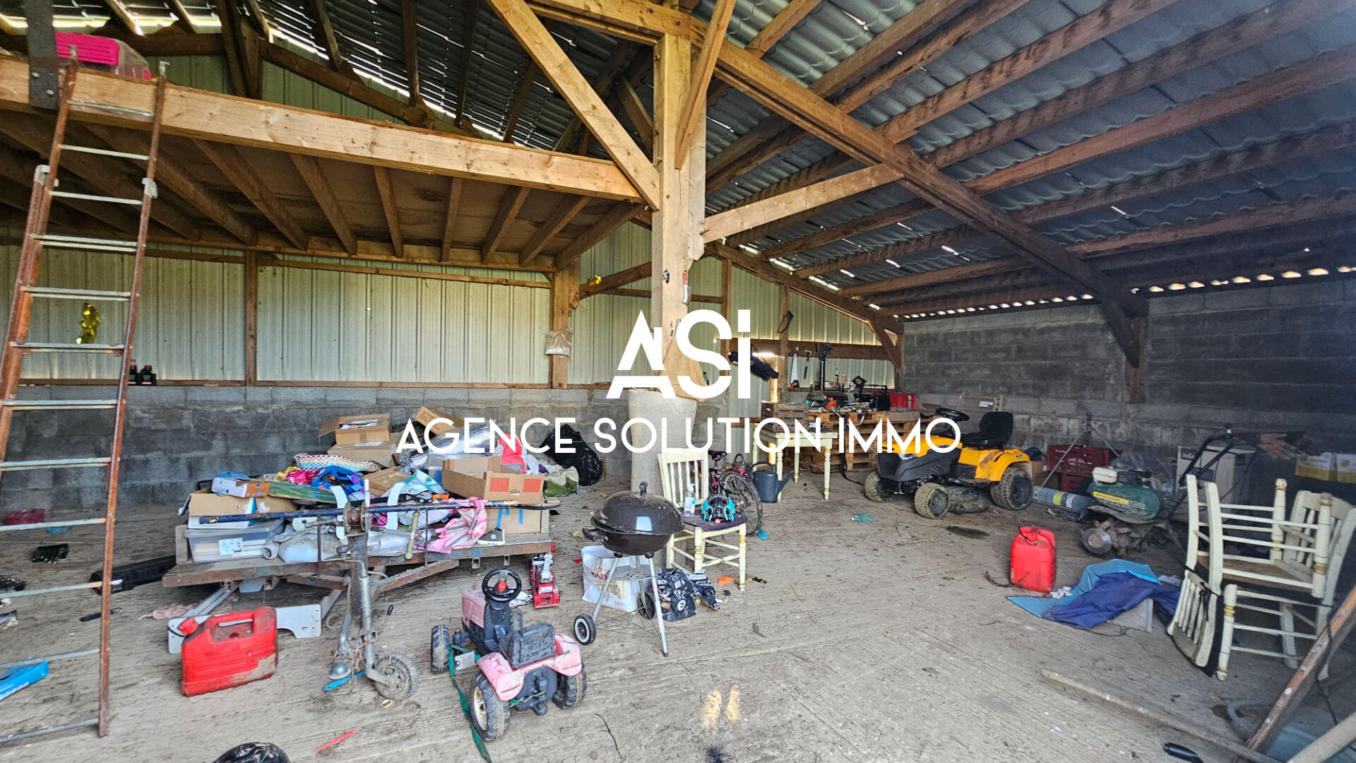 Terrain Constructible avec hangar-  St Denis D Orques 3040 m2