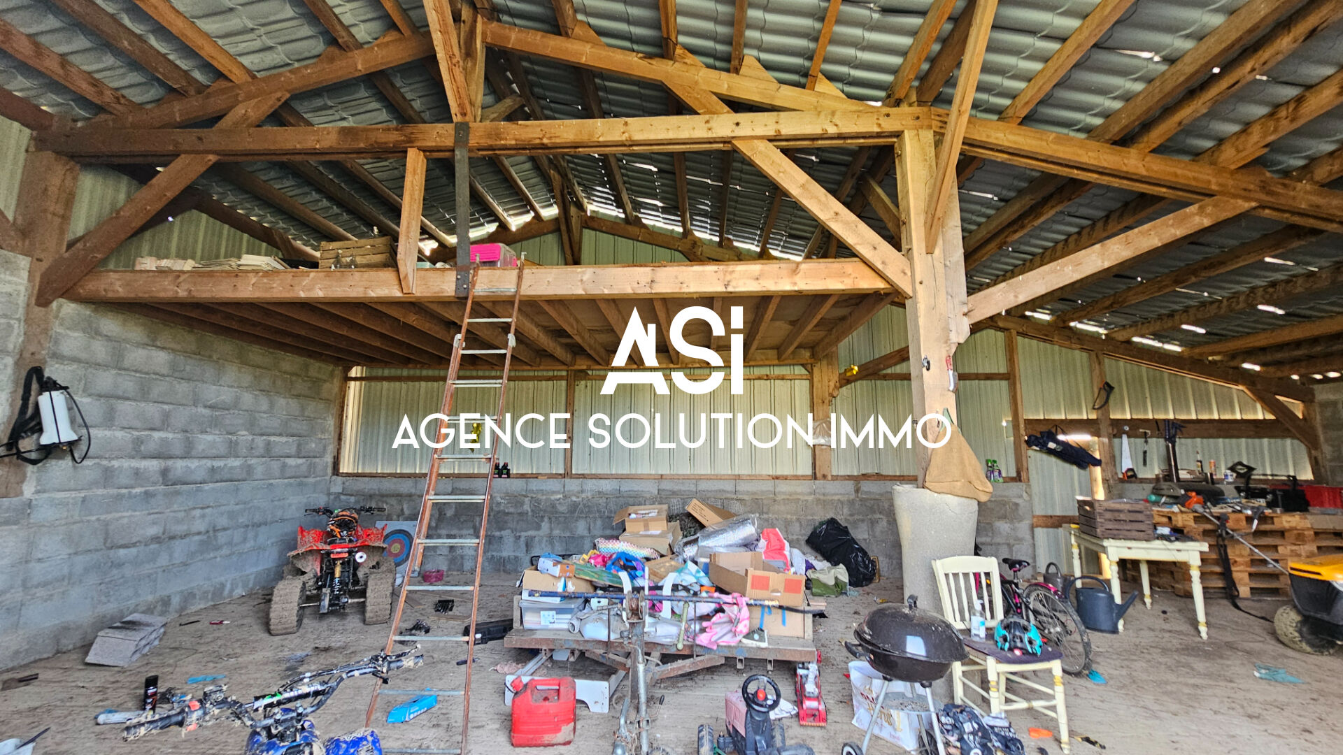 Terrain Constructible avec hangar-  St Denis D Orques 3040 m2