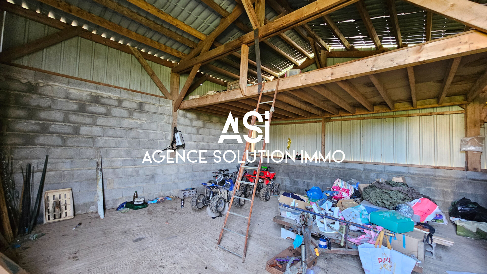 Terrain Constructible avec hangar-  St Denis D Orques 3040 m2