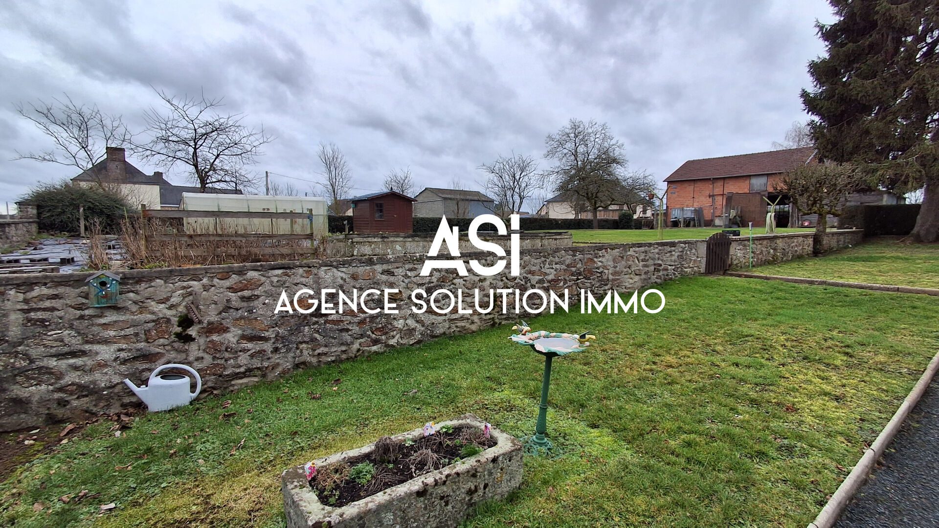 Maison de bourg de 216m²  sur un terrain de 1924m² proche de Villaines la Juhel