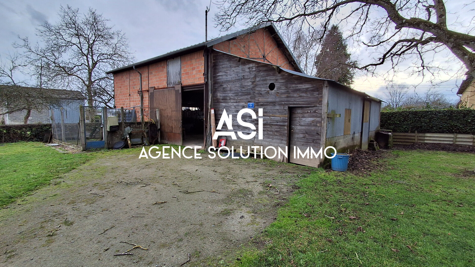 Maison de bourg de 216m²  sur un terrain de 1924m² proche de Villaines la Juhel