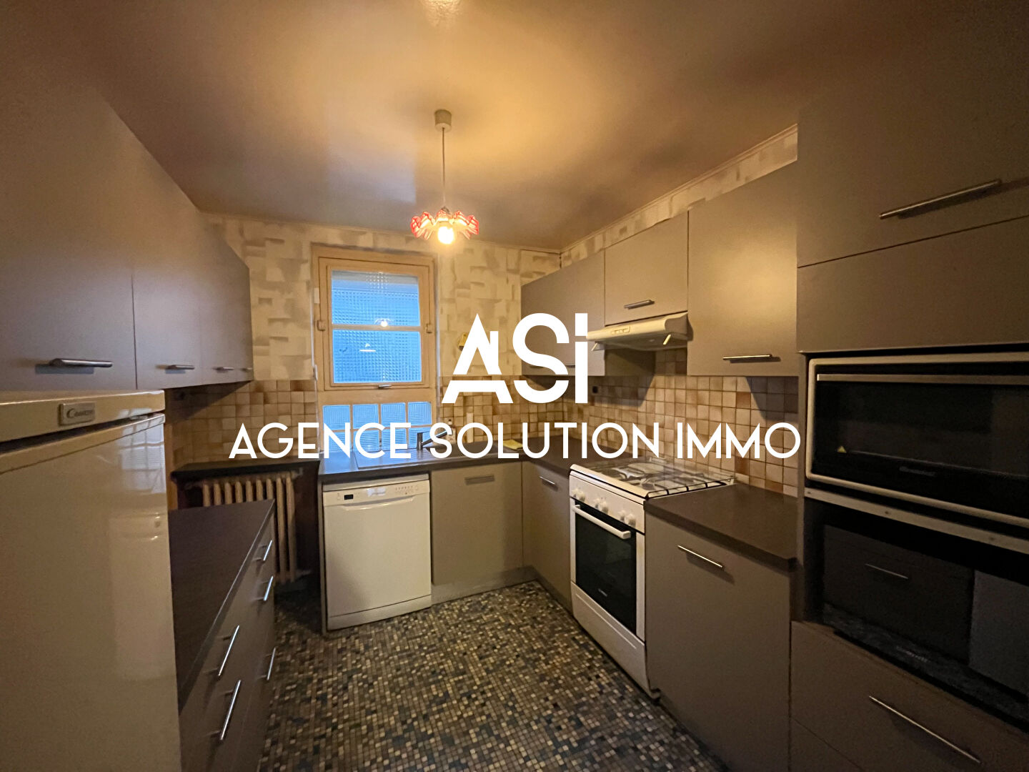 Maison de bourg de 216m²  sur un terrain de 1924m² proche de Villaines la Juhel