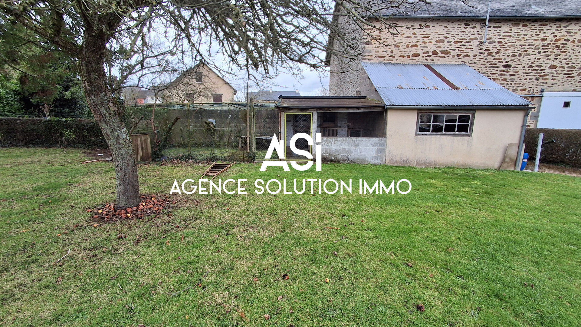 Maison de bourg de 216m²  sur un terrain de 1924m² proche de Villaines la Juhel