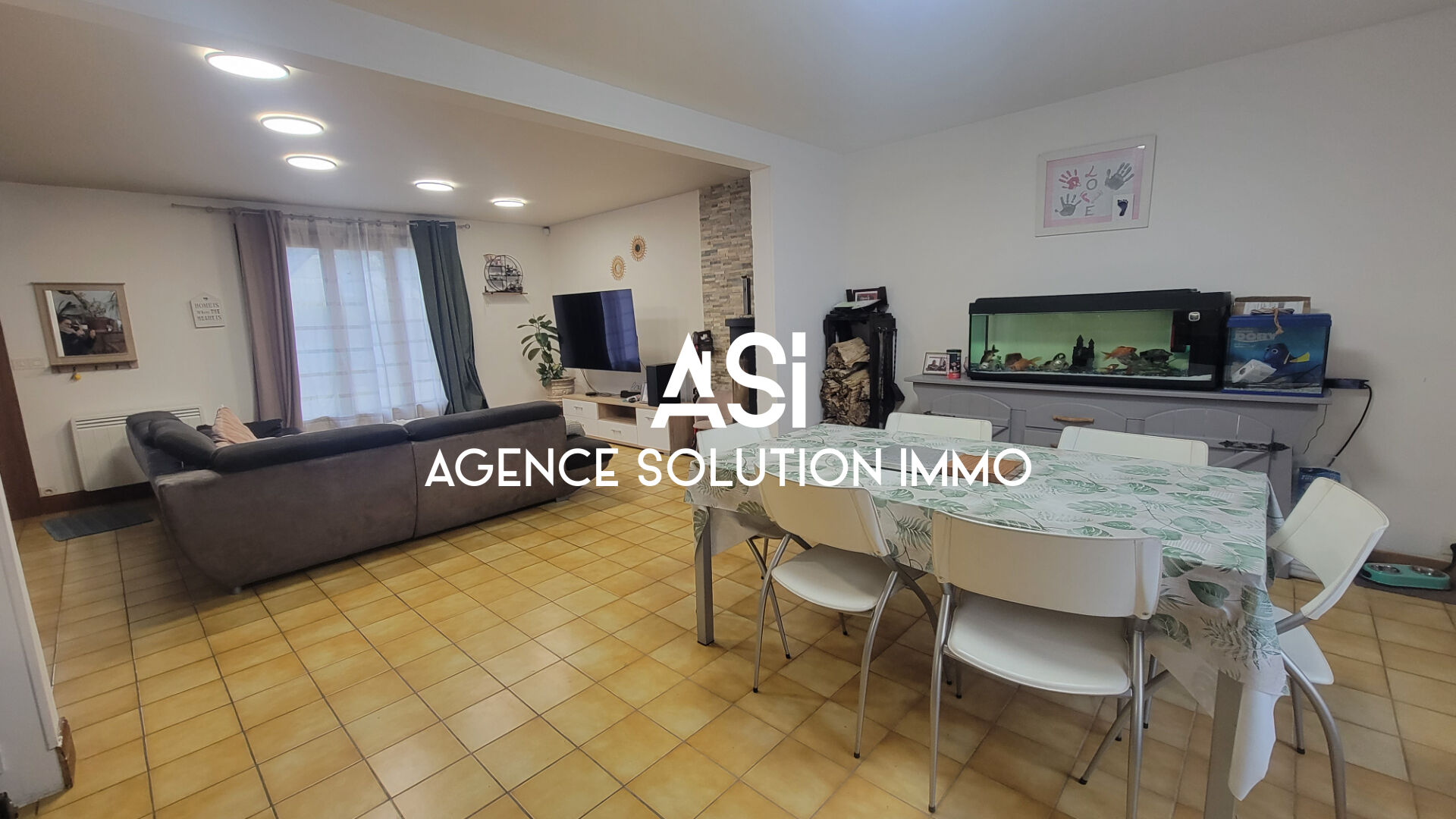 Maison LAVAL avec 4 chambres et terrain de 500 m²