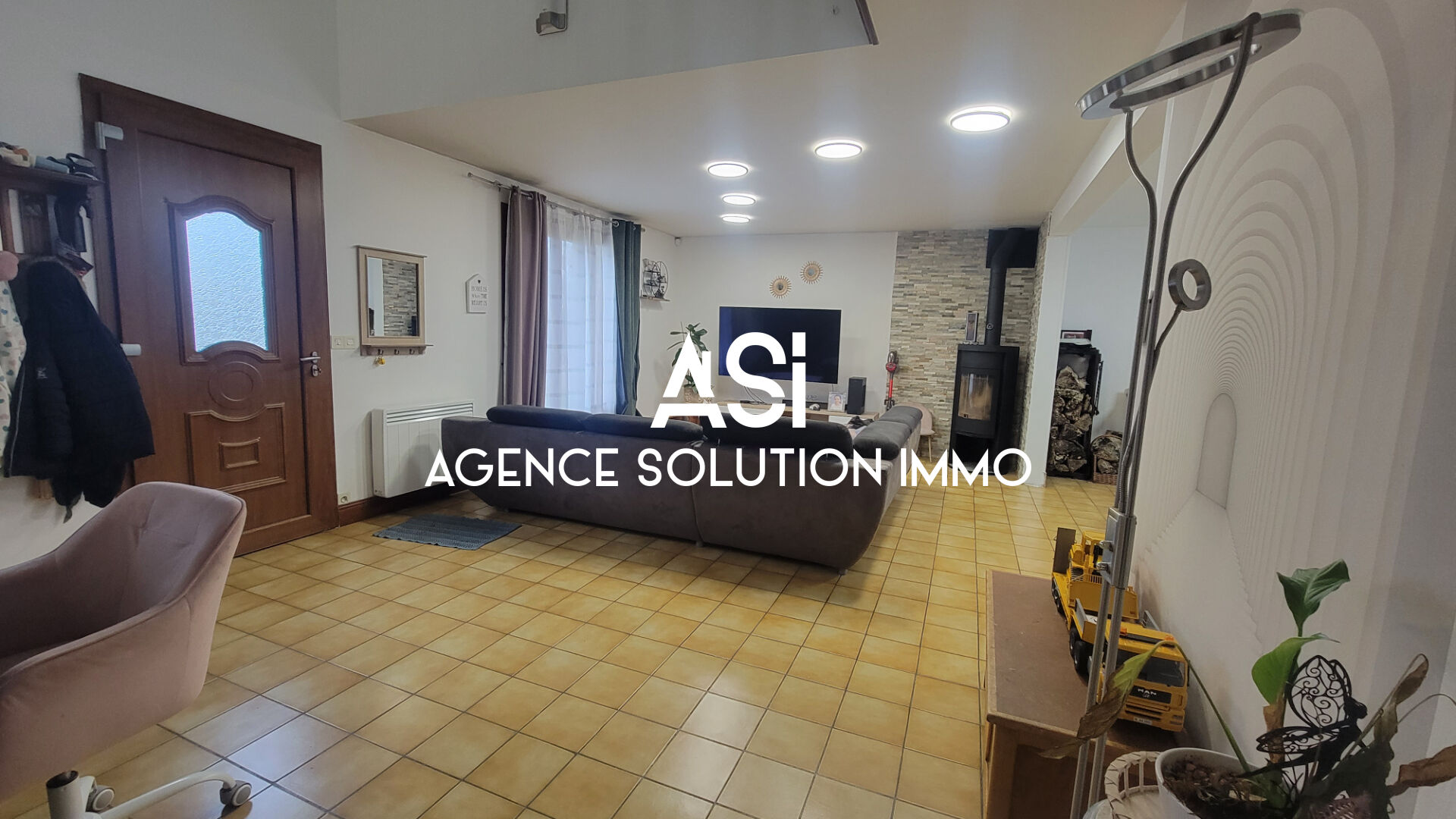 Maison LAVAL avec 4 chambres et terrain de 500 m²