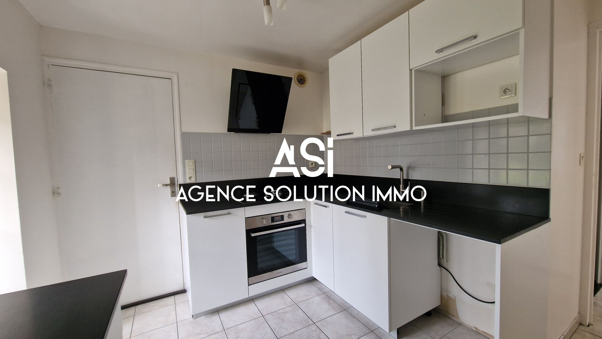 MAISON EN PIERRE BORD DE ROUTE JARDIN ARRIERE GARAGE