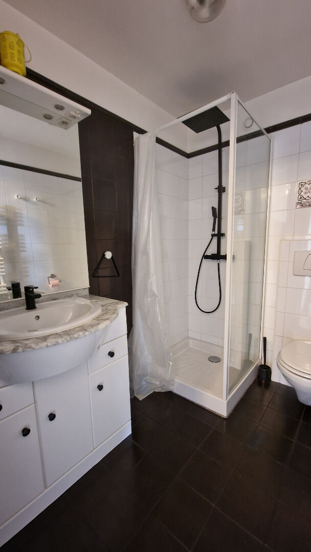 MAISON EN PIERRE BORD DE ROUTE JARDIN ARRIERE GARAGE