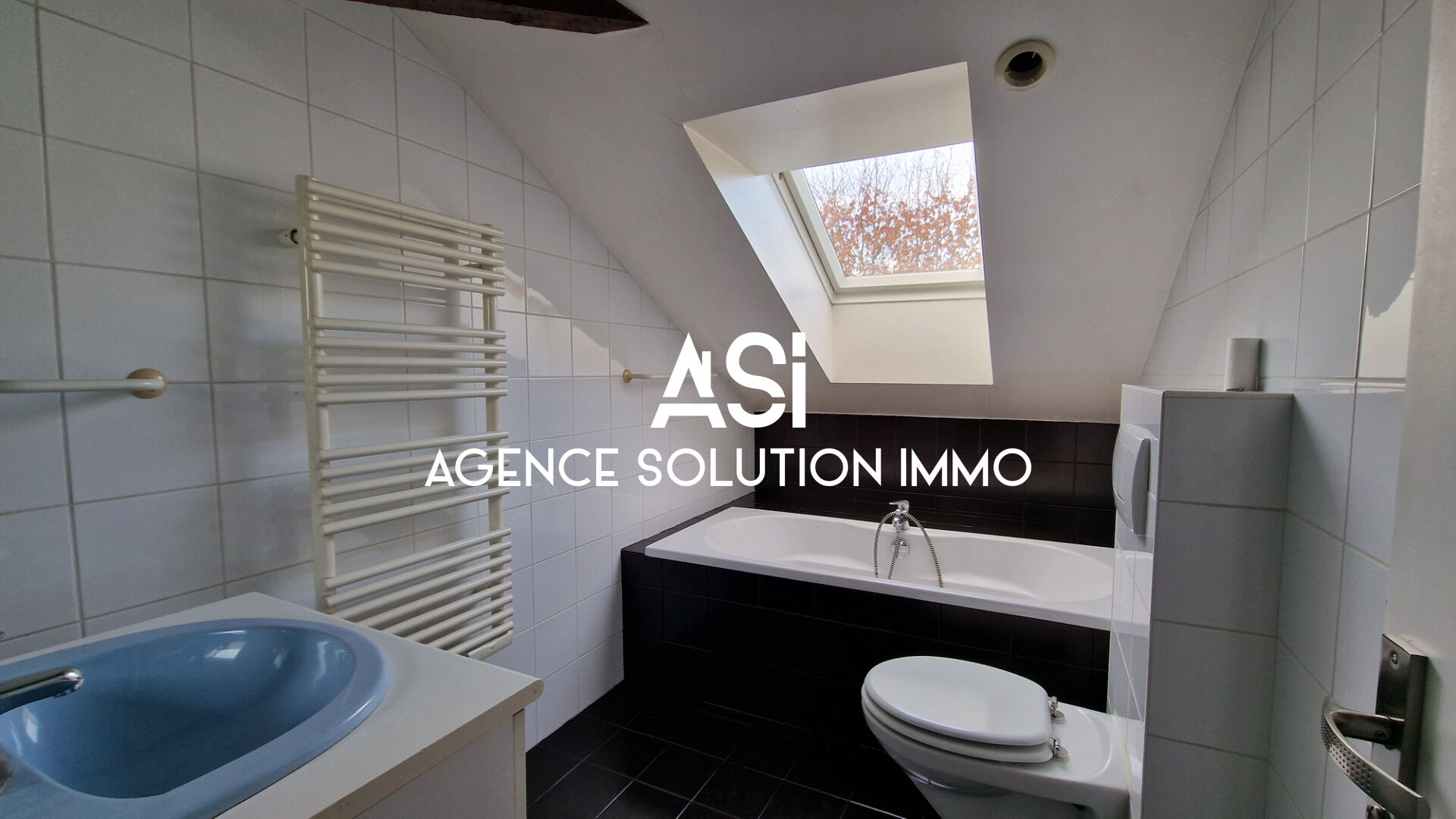 MAISON EN PIERRE BORD DE ROUTE JARDIN ARRIERE GARAGE