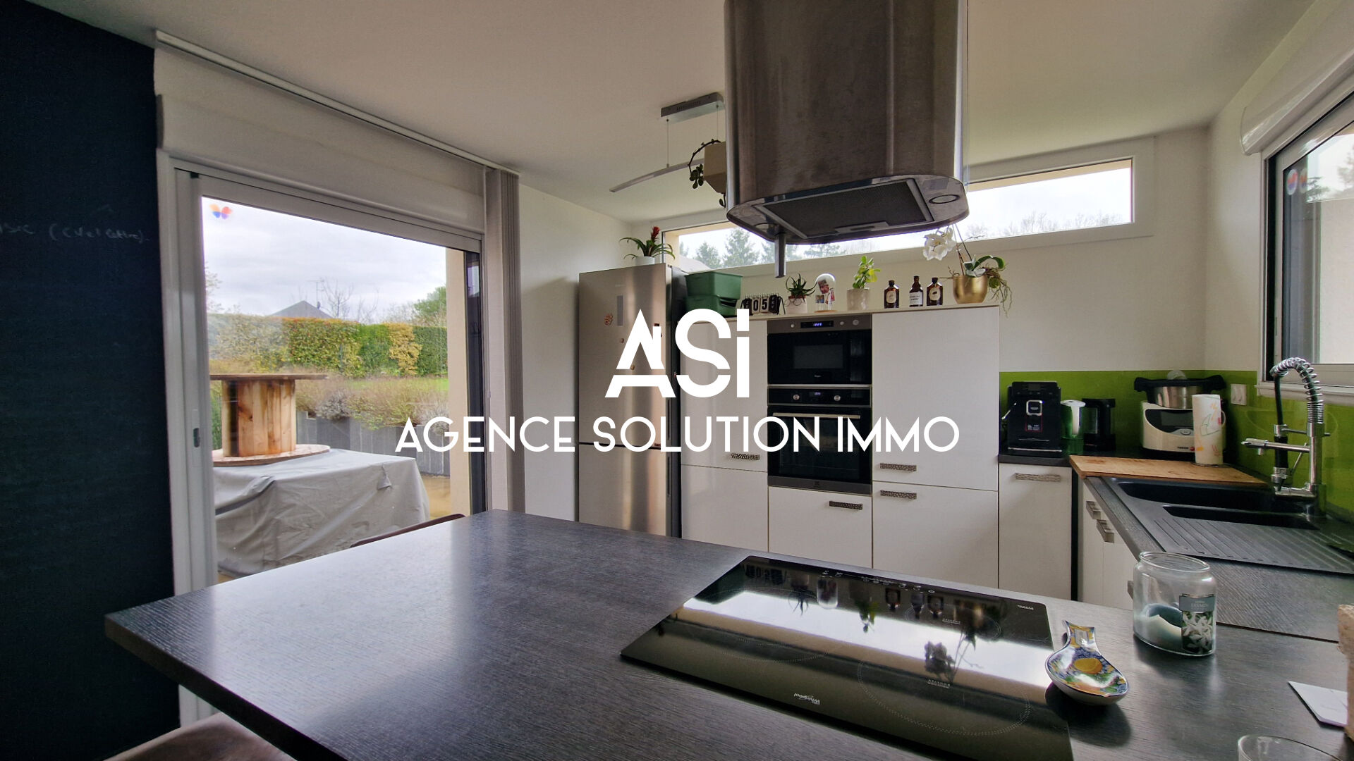 MAISON CONTEMPORAINE DE PLAIN PIED GARAGE BEAU JARDIN