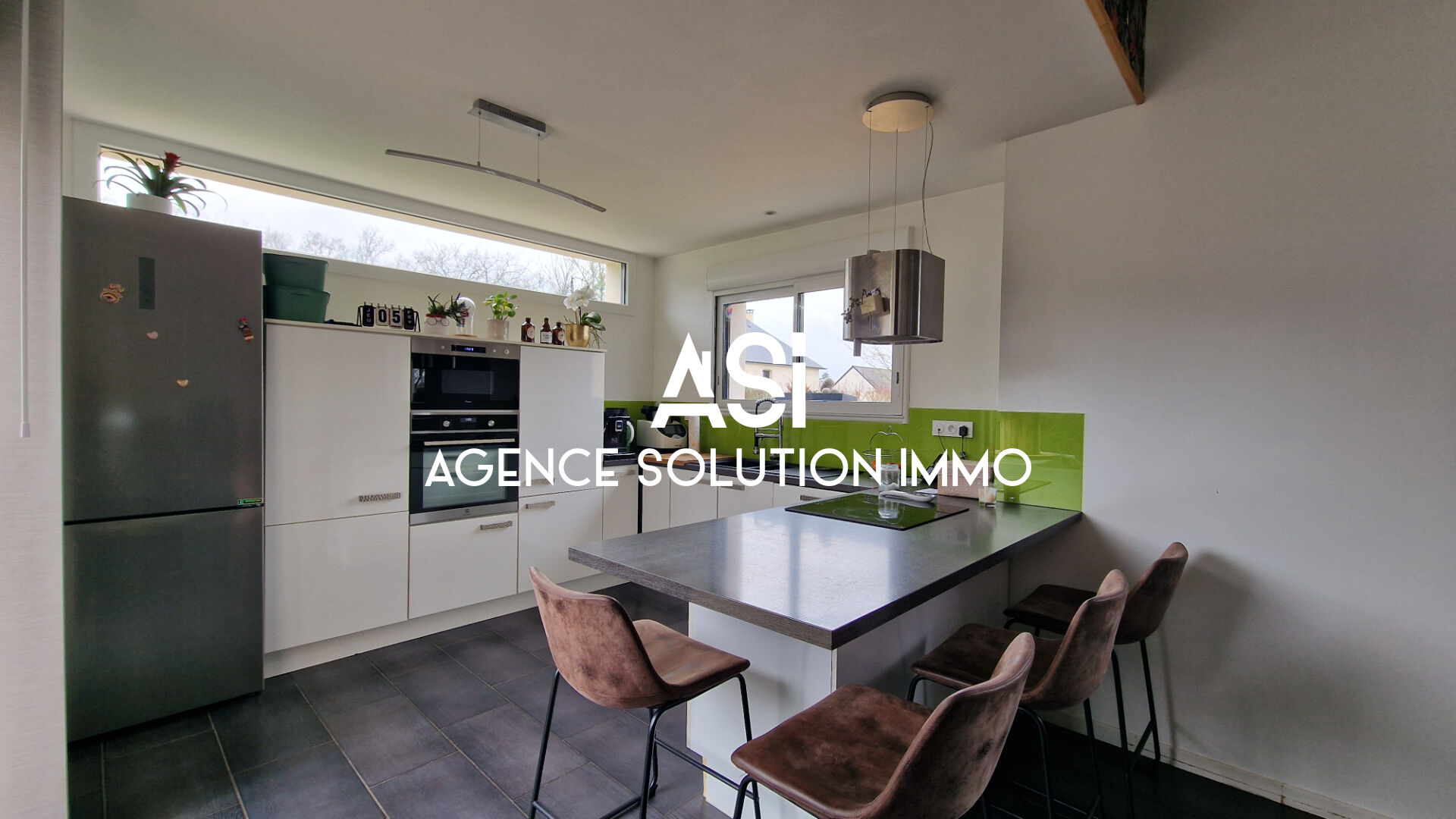 MAISON CONTEMPORAINE DE PLAIN PIED GARAGE BEAU JARDIN