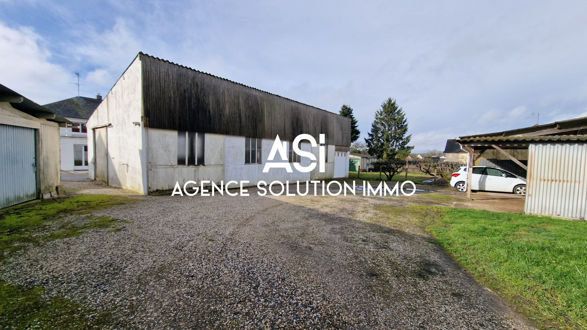 MAISON INDIVIDUELLE AVEC HANGAR CAR PORT ET ATELIER