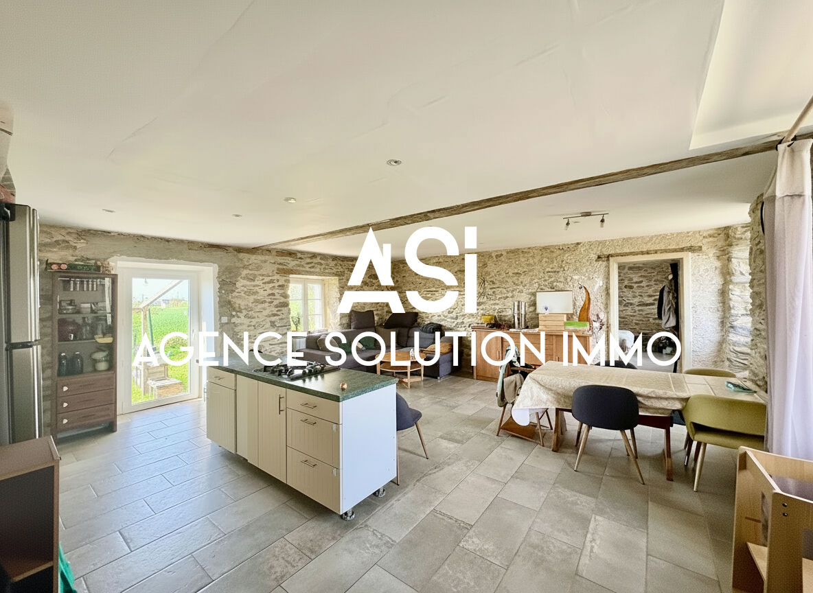 Longère de 95m² 5 pièce(s), dépendances et terrain de plus de 5800m² sur SAULGES