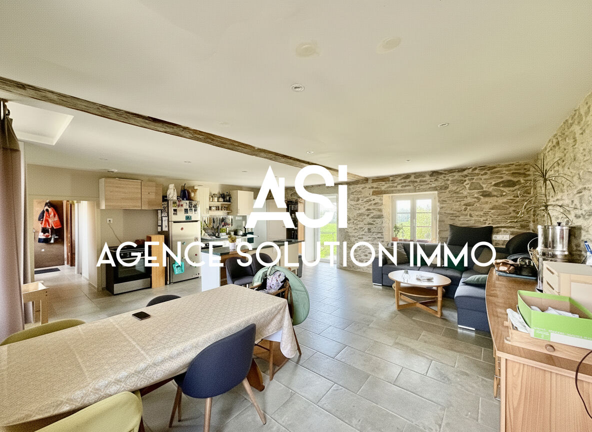 Longère de 95m² 5 pièce(s), dépendances et terrain de plus de 5800m² sur SAULGES