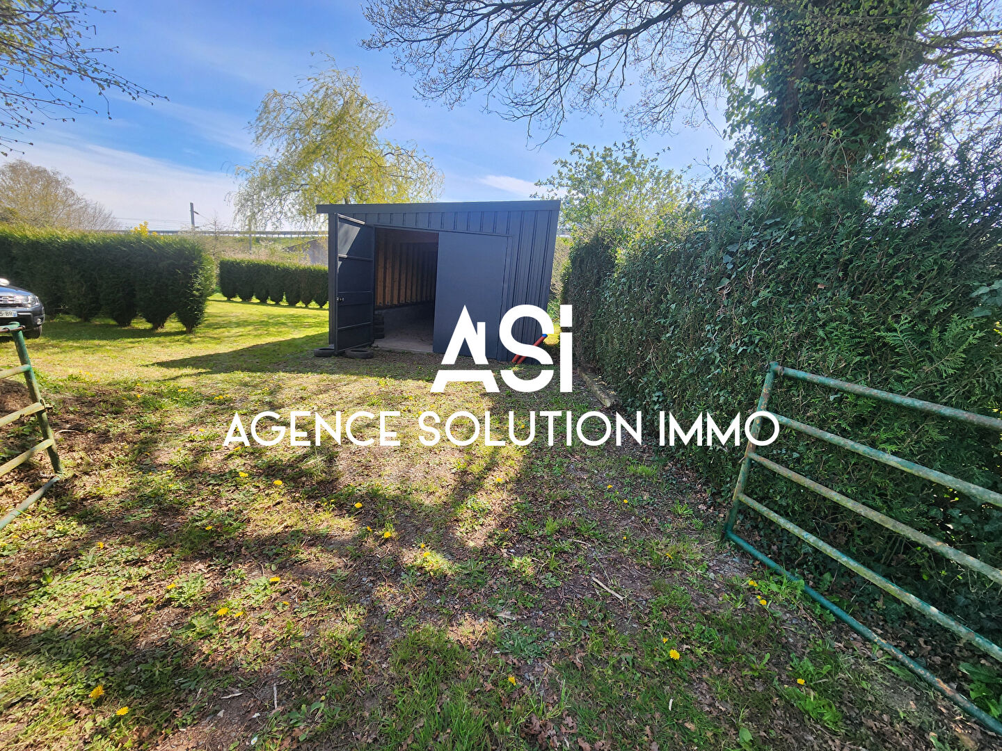 PARCELLE DE PRE AVEC HANGAR