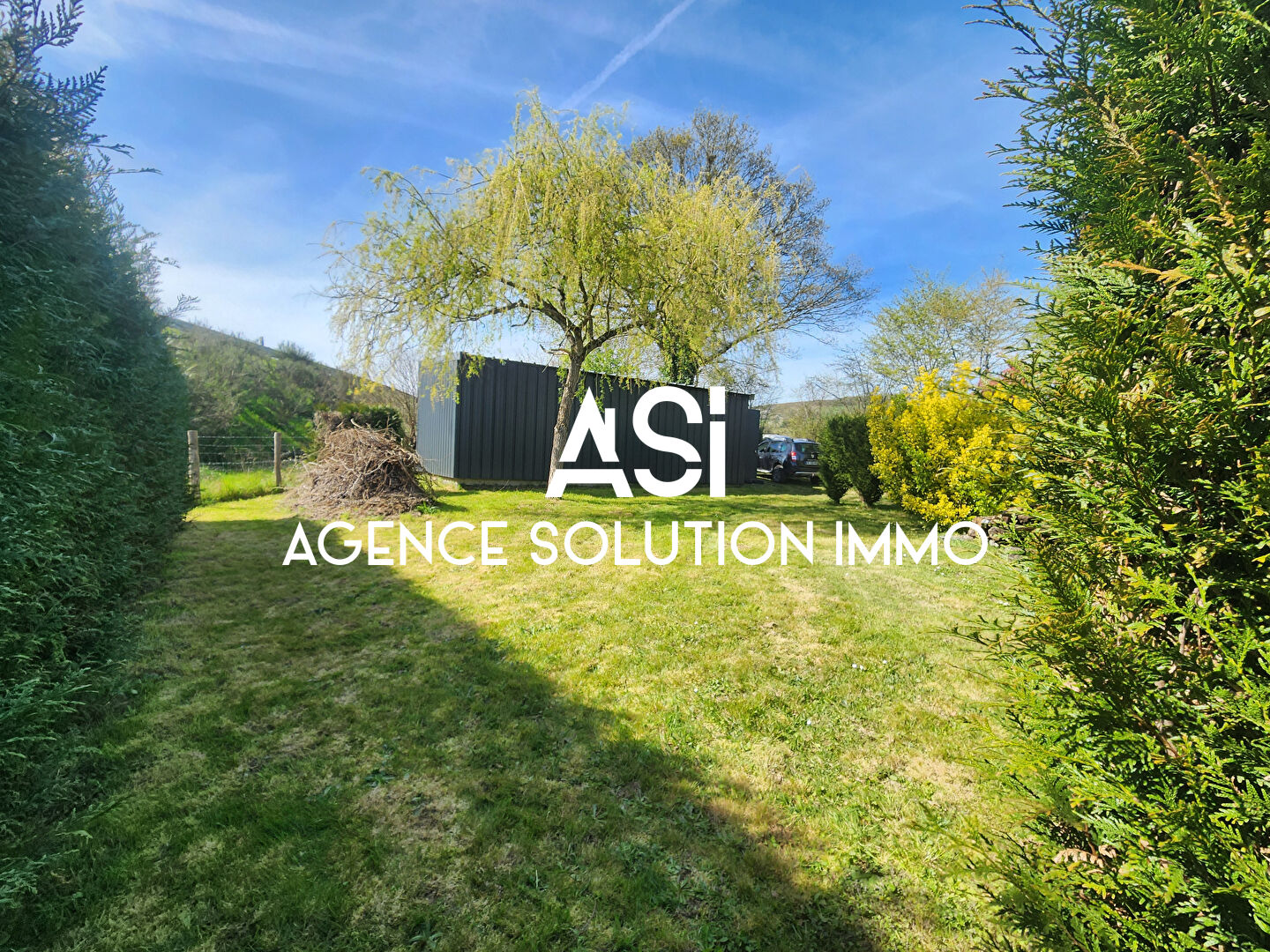 PARCELLE DE PRE AVEC HANGAR