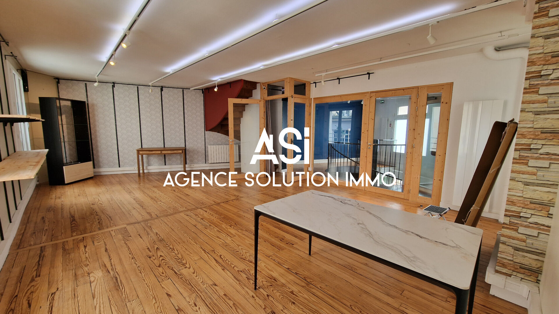 LOCAL COMMERCIAL AVEC POSSIBILITE DE DIVISION EN 2 LOTS 1 APPARTEMENT ET 1 LOCVAL