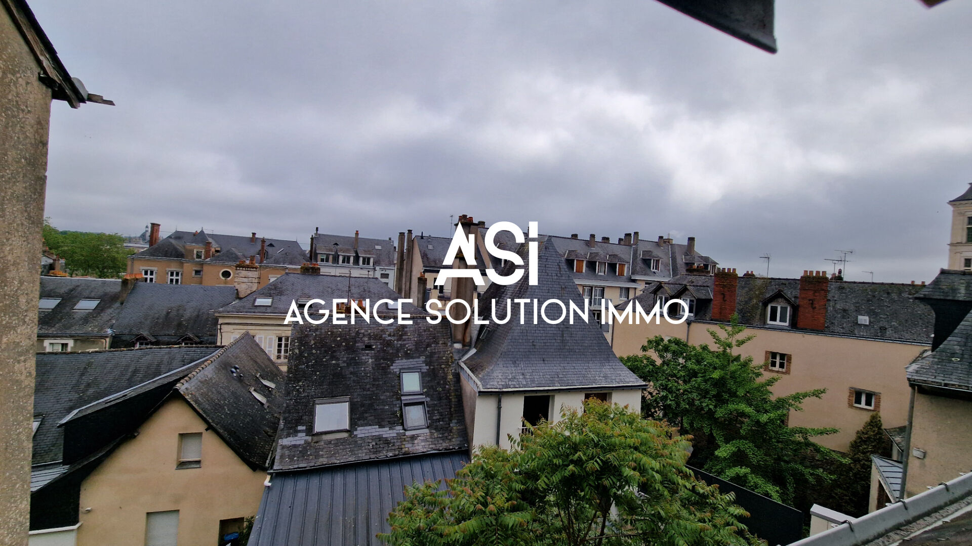 LOCAL COMMERCIAL AVEC POSSIBILITE DE DIVISION EN 2 LOTS 1 APPARTEMENT ET 1 LOCVAL