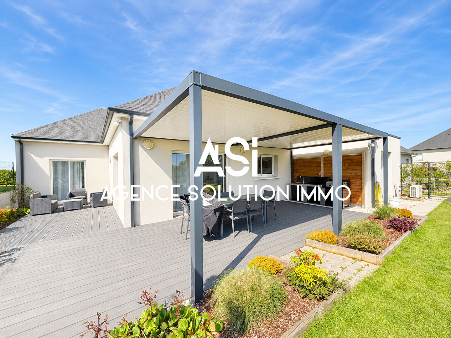 MAISON CONTEMPORAINE DE 2019 AVEC PERGOLA BIOCLIMATIQUE & CUISINE D'ÉTÉ ? UN VÉRITABLE COUP DE C?UR !