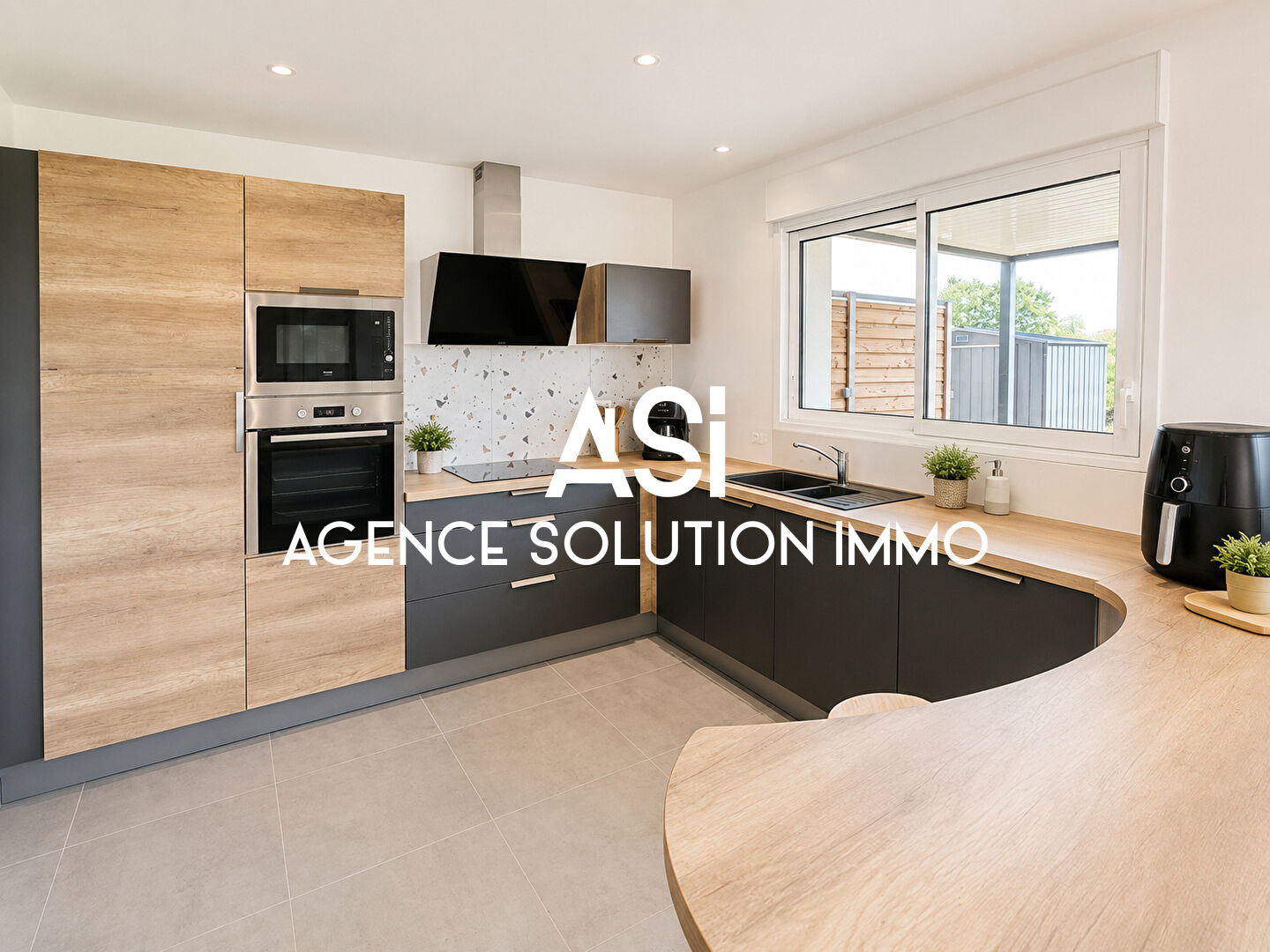MAISON CONTEMPORAINE DE 2019 AVEC PERGOLA BIOCLIMATIQUE & CUISINE D'ÉTÉ ? UN VÉRITABLE COUP DE C?UR !
