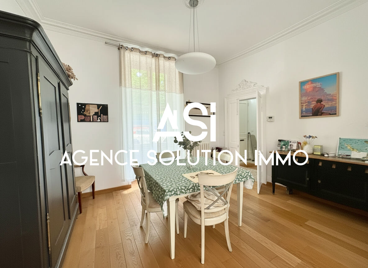 Maison de ville 9 pièce(s) 144 m²  Hyper centre rive gauche LAVAL