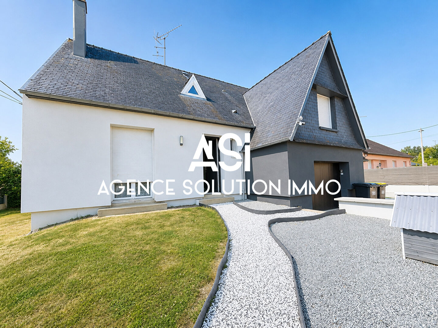 MAISON BONCHAMP  T4 AVEC JARDIN