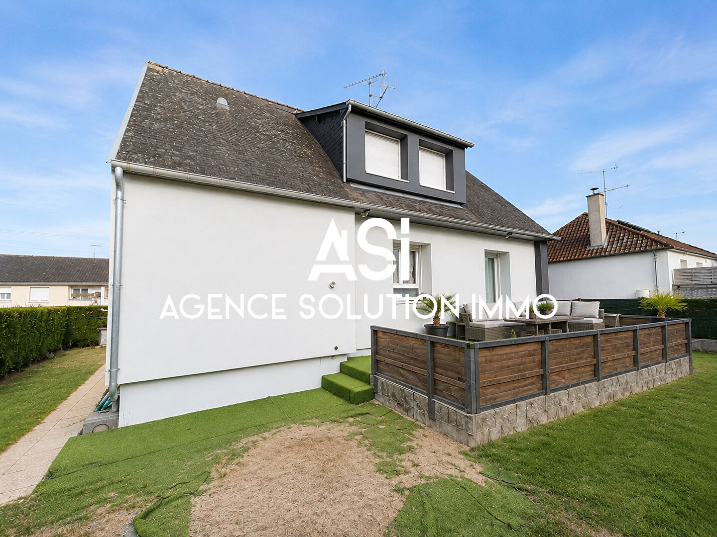 MAISON BONCHAMP  T4 AVEC JARDIN