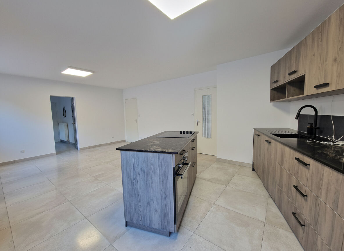 Appartement  hyper centre Laval 3 pièces - 2  chambres - 1 bureau - une cave et  un grenier privé