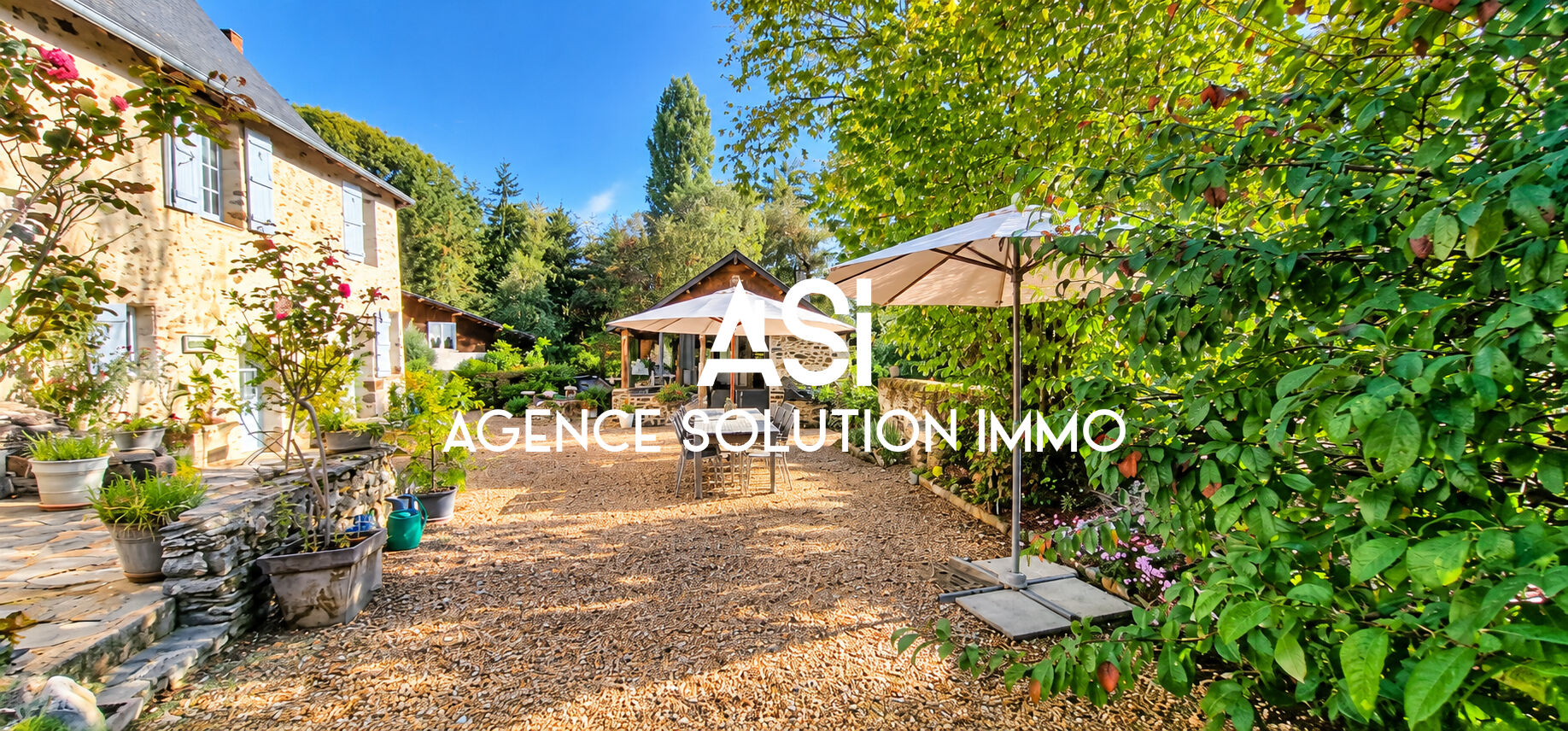 MAISON DU XVII RENOVEE EN PIERRE AVEC GRAND JARDIN ET DEPENDANCES