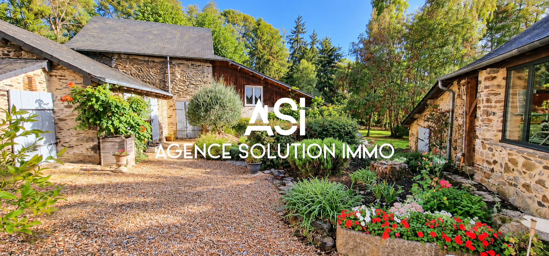 MAISON DU XVII RENOVEE EN PIERRE AVEC GRAND JARDIN ET DEPENDANCES