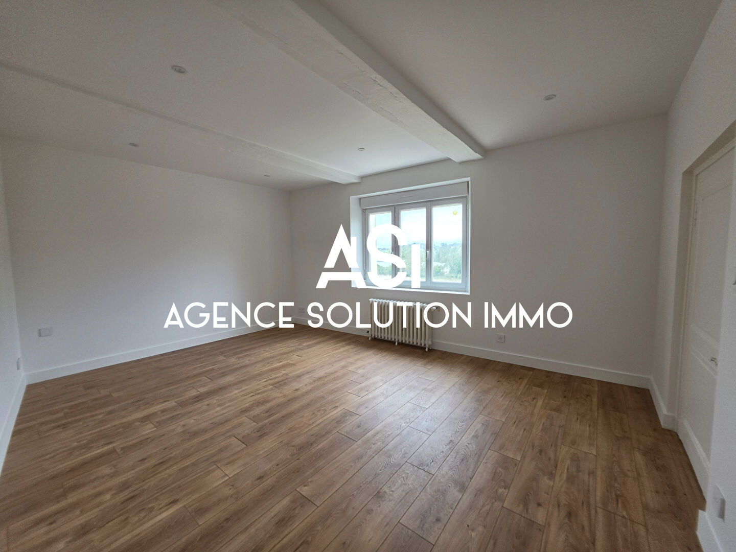 Maison Le Genest Saint Isle 5 pièce(s) 90 m2 - 3 chambres - 2 sde sur 686 m² de terrain.