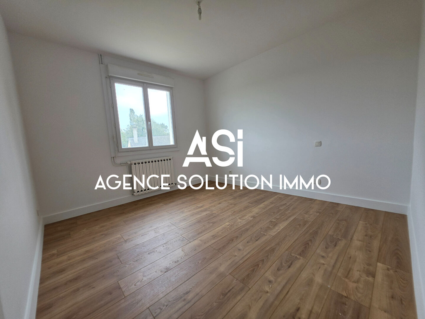 Maison Le Genest Saint Isle 5 pièce(s) 90 m2 - 3 chambres - 2 sde sur 686 m² de terrain.