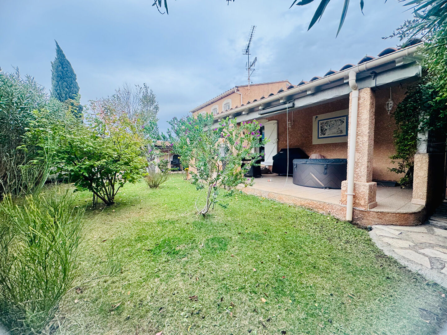 Agence immobilière de 
 Agence de l'Olivier - AGENCE DE L'OLIVIER 
