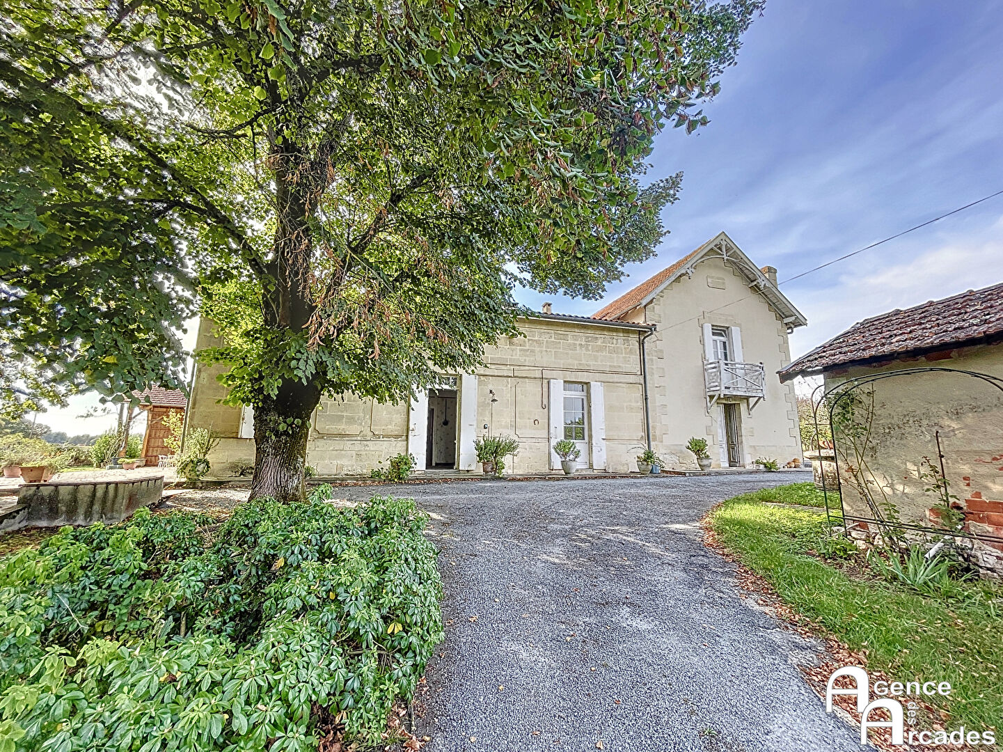 TRES BELLE DEMEURE FAMILIALE et GITES