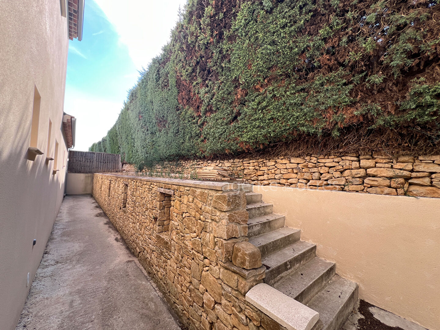 Maison Neuve à Saint Martin de Castillon
