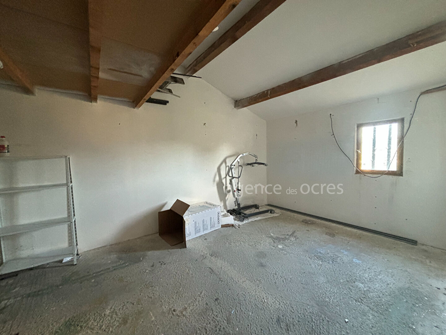 Maison plain-pied avec vue dégagée sur grand terrain constructible