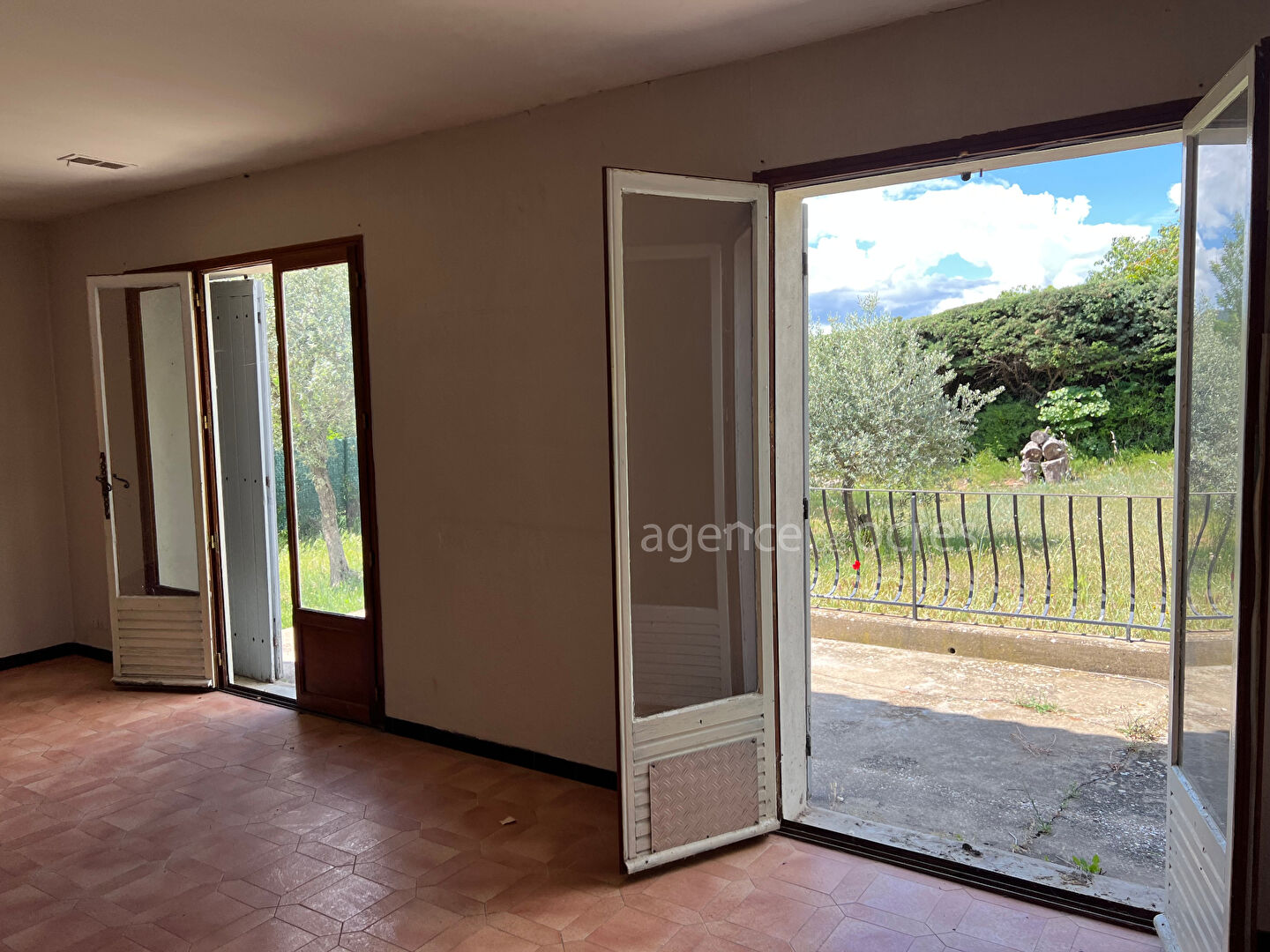 Photo maison plain pied à Rustrel 90m² terrain 850m2 image 2/6