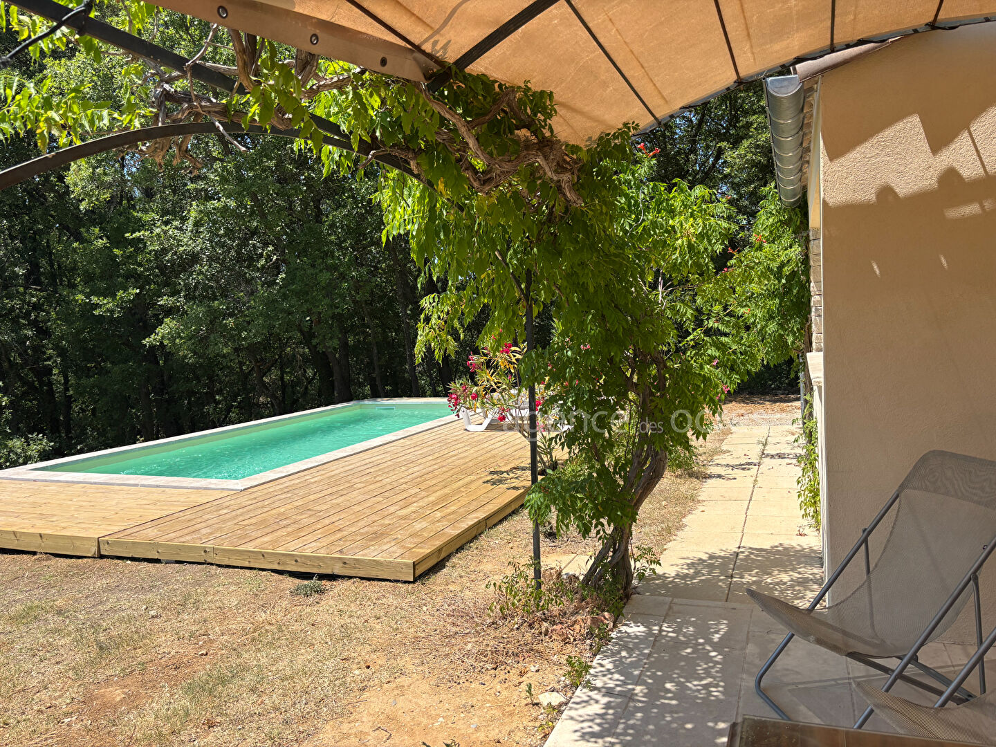 Belle maison de campagne 170 m² avec vue Luberon, grand terrain et garage. Roussillon (84220)
