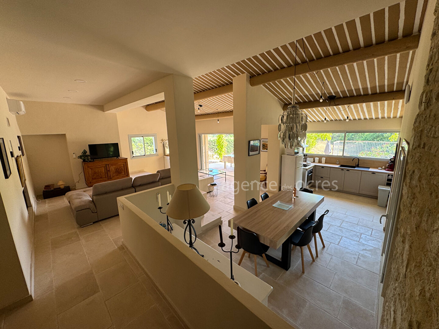 Belle maison de campagne 170 m² avec vue Luberon, grand terrain et garage. Roussillon (84220)