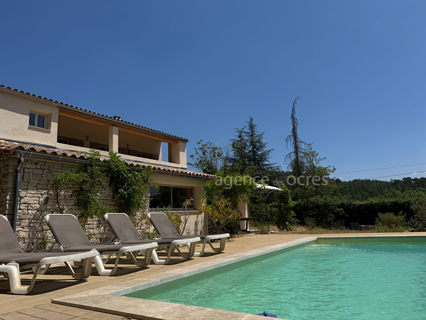 Belle maison de campagne 170 m² avec vue Luberon, grand terrain et garage. Roussillon (84220)